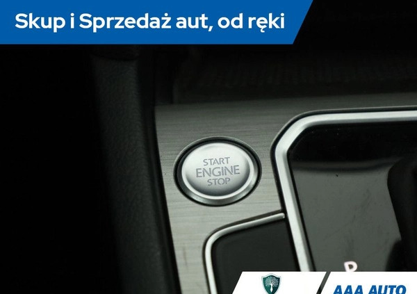 Volkswagen Passat cena 86000 przebieg: 56581, rok produkcji 2020 z Tuszyn małe 232